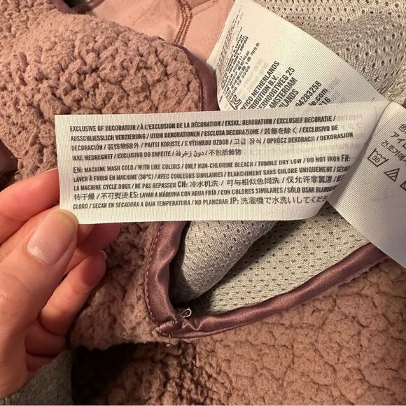 XS Abercrombie & Fitch Sherpa Half-Zip Satin Trim Sweatshirt in Mauve - Picture 8 of 9